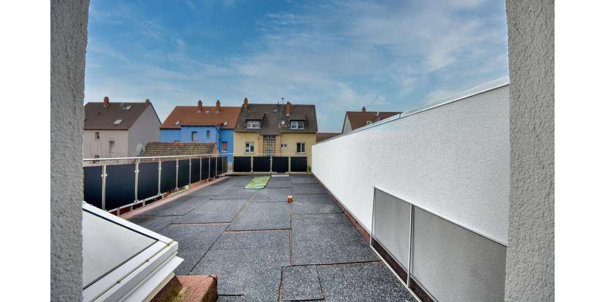Bezugfsfreie 6 ZKBB mit XL-Panoramaterrasse & Gemeinschaftsgarten Gepflegtes 2FH mit Garage - Etagenwohnung Mannheim Sandhofen | Angebot:26749567